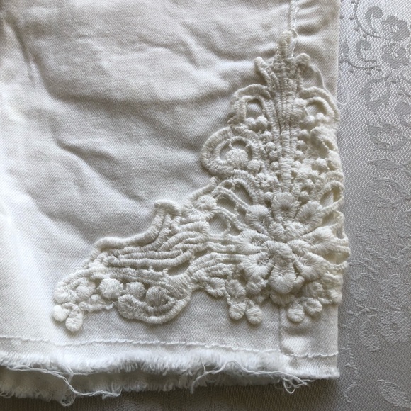 Joe’s White Embroidered Denim Jeans Bermuda Shorts Gurls Size 6 Elastic Waist - Picture 14 of 14